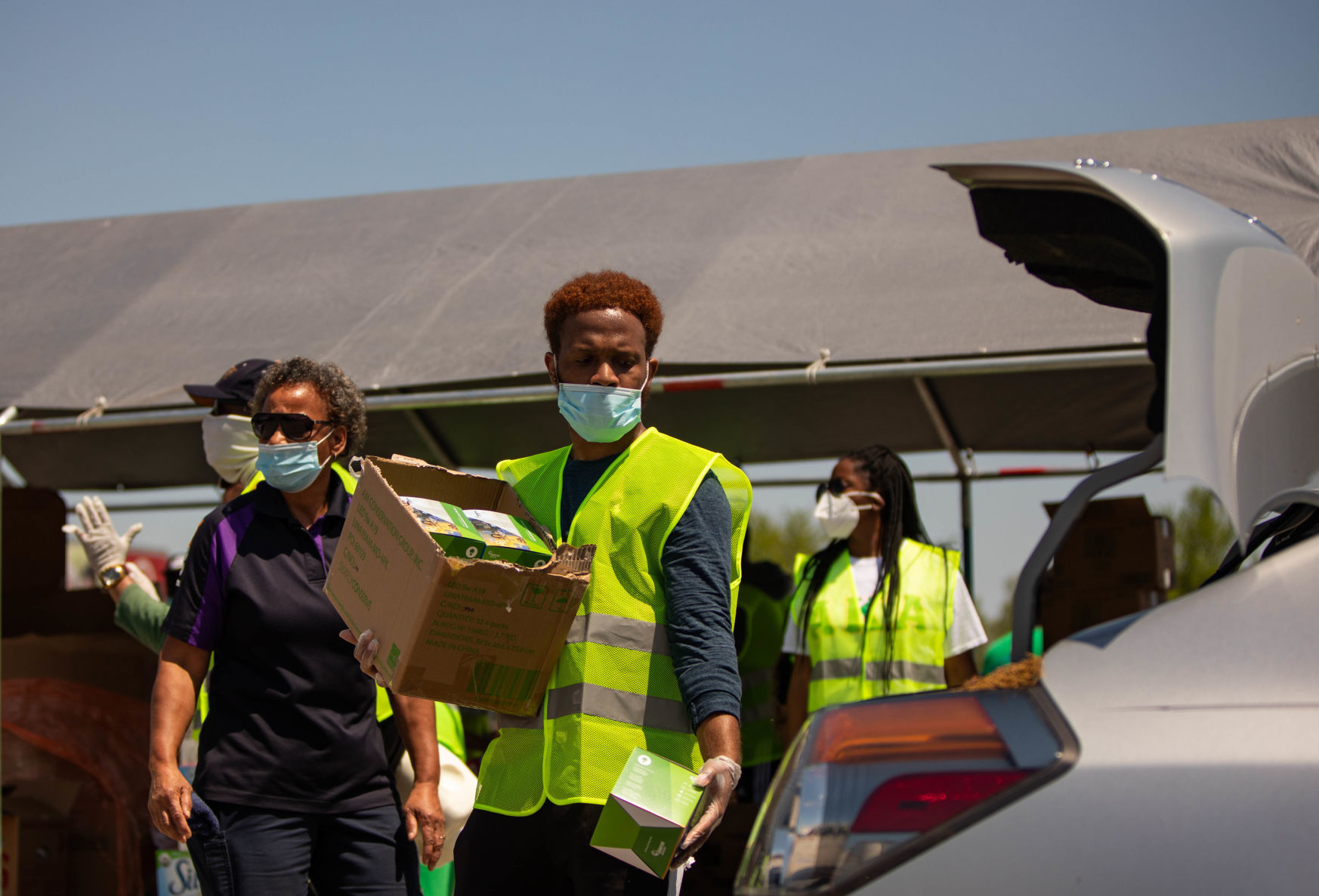 St. Louis region holds largest food distribution for thousands in need